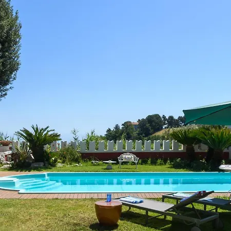 Villa Fiola 8, Emma Ancona